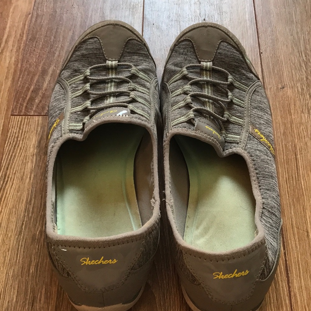 Gently used sketchers
